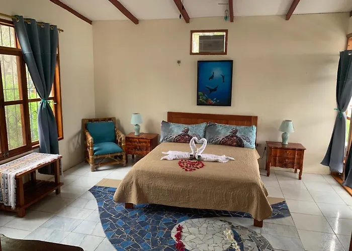 Casa Verde Vacation Garden Home